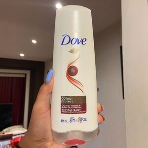DOVE colour protect conditioners